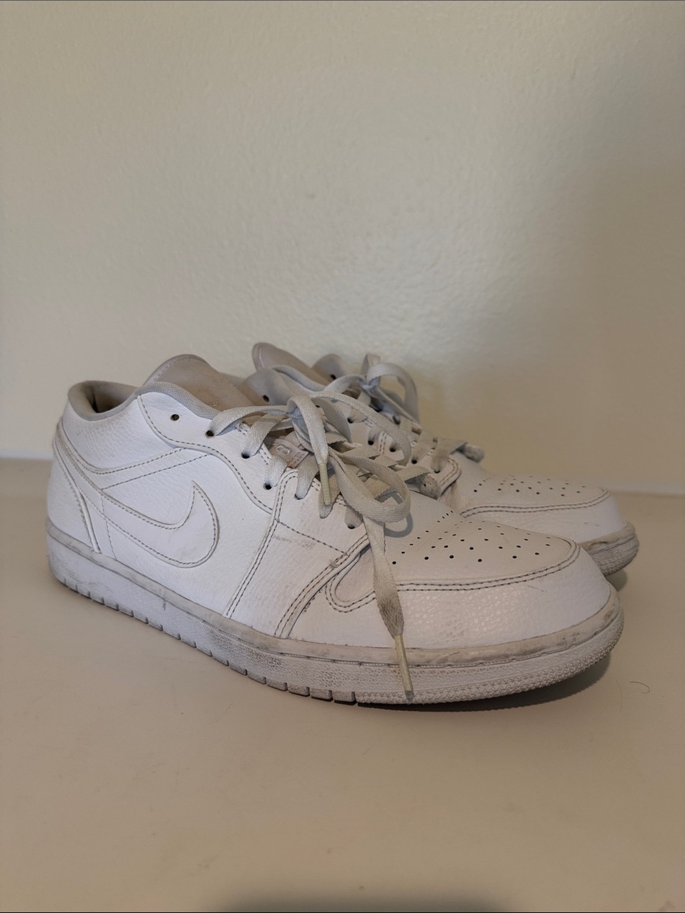 Nike White Men's Low-Top Leather Sneakers